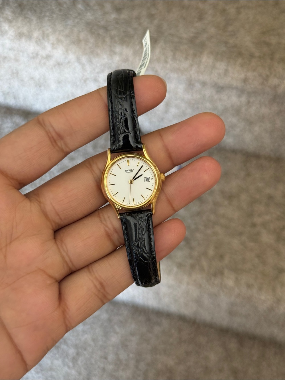 Seiko 90s trendy Women's Gold Case Black Leather Strap Watch - Classic Date